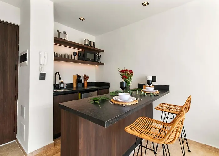 Stylish 1br With Private Pool & Balcony *