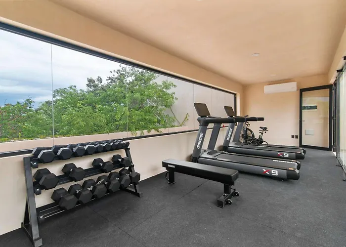 Apartment Stylish 1br With Private Pool & Balcony