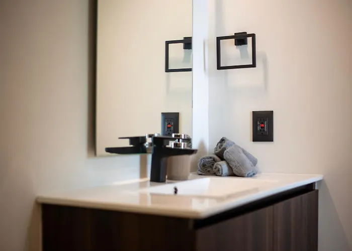 Stylish 1br With Private Pool & Balcony Apartment